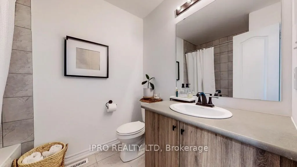 Photo 11 of 48 Brown Bear Street, Barrie, Holly — HOMEH