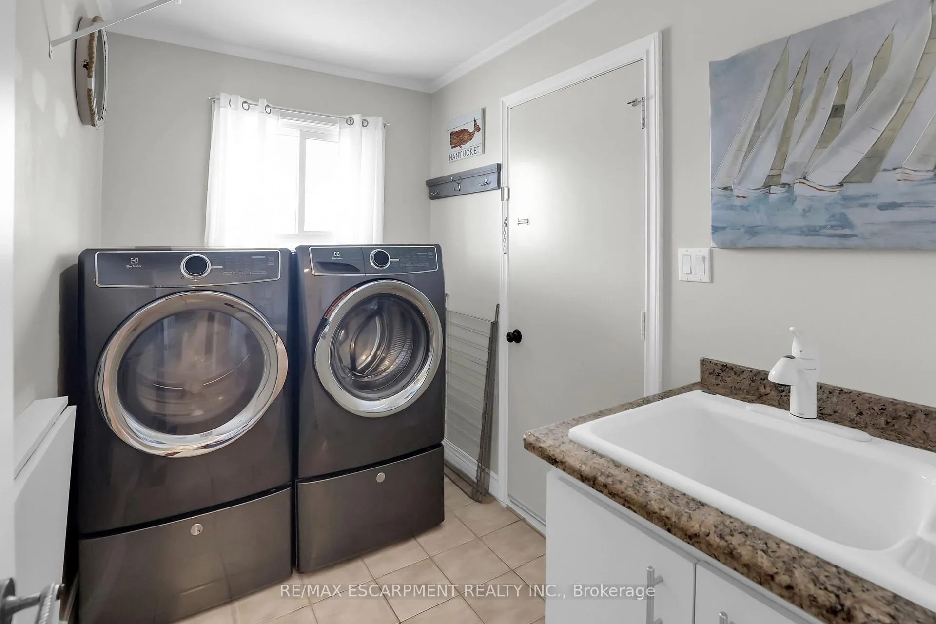 Photo 21 of 1 Shoreline Crescent, Grimsby, Grimsby Beach — HOMEH