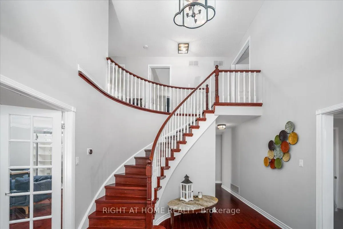 Photo 3 of 533 Braeburn Crescent, Pickering, Amberlea — HOMEH