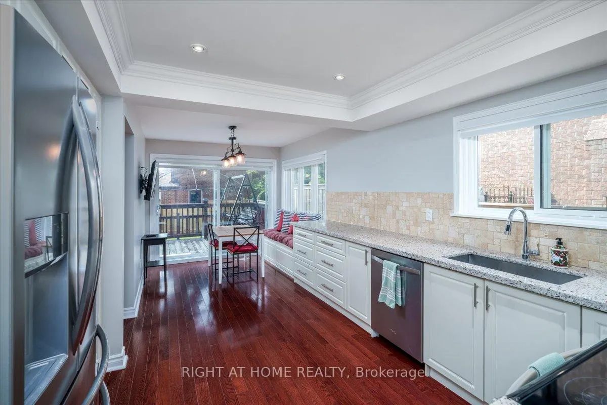 Photo 5 of 533 Braeburn Crescent, Pickering, Amberlea — HOMEH