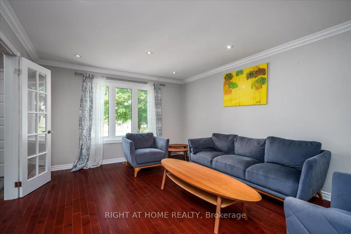 Photo 9 of 533 Braeburn Crescent, Pickering, Amberlea — HOMEH