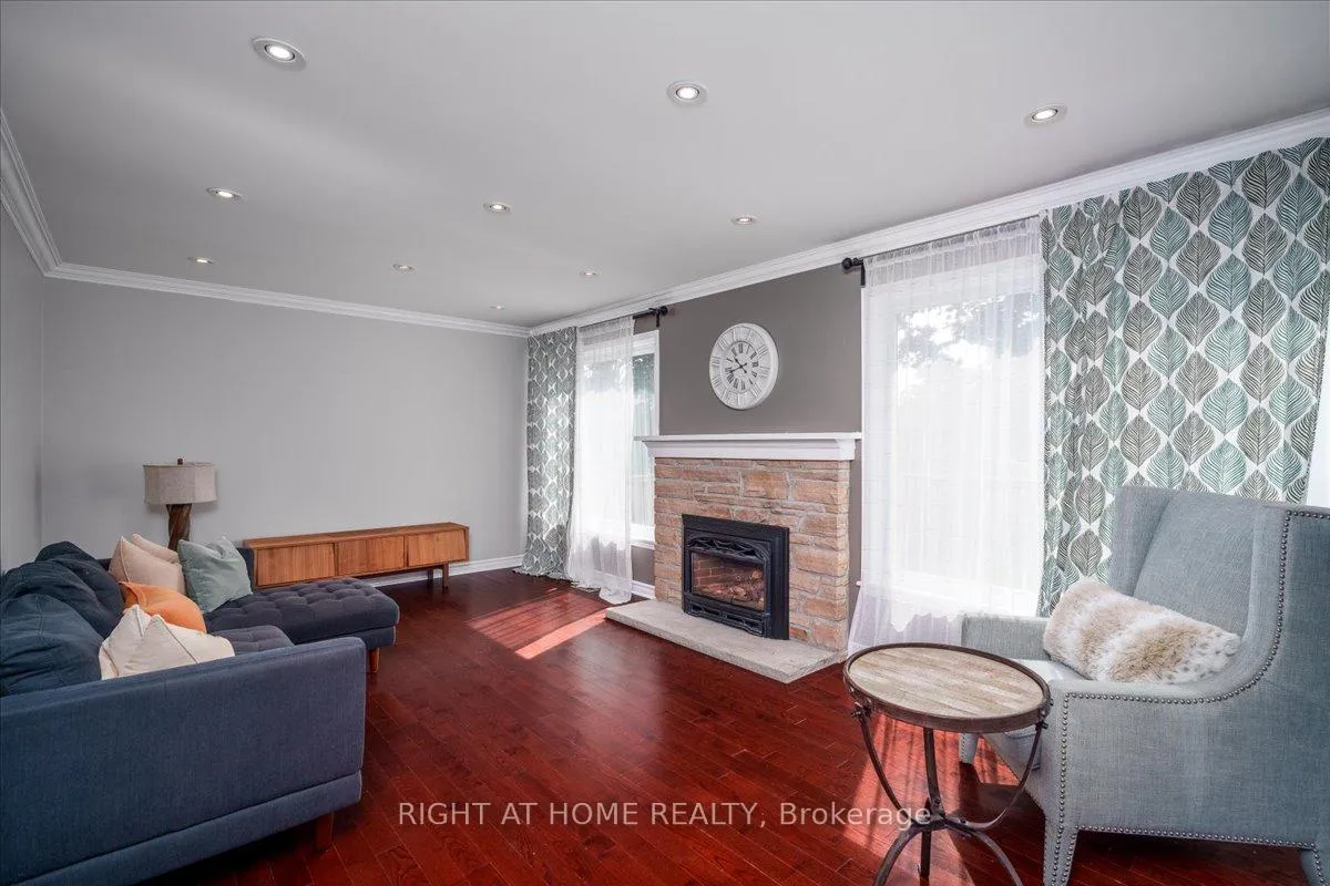 Photo 11 of 533 Braeburn Crescent, Pickering, Amberlea — HOMEH
