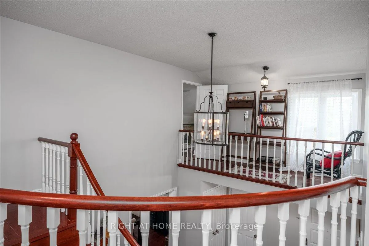 Photo 14 of 533 Braeburn Crescent, Pickering, Amberlea — HOMEH
