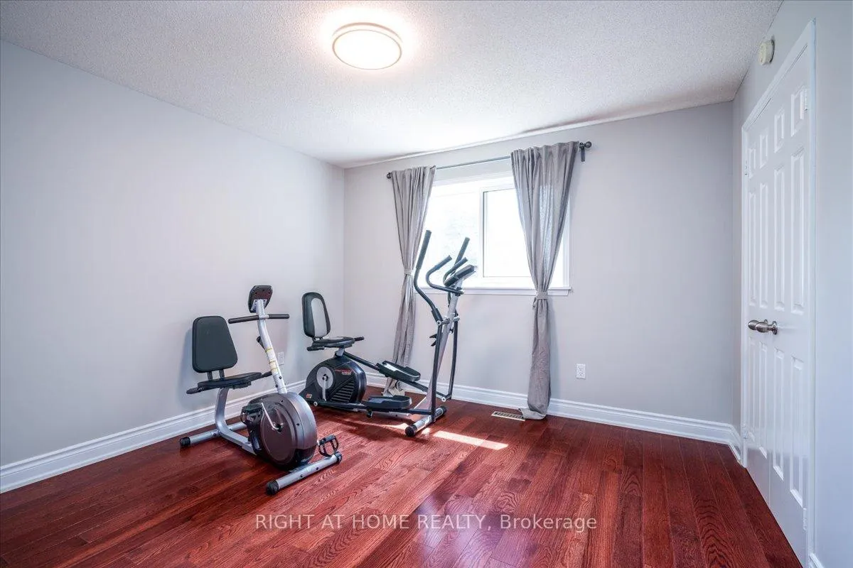 Photo 23 of 533 Braeburn Crescent, Pickering, Amberlea — HOMEH