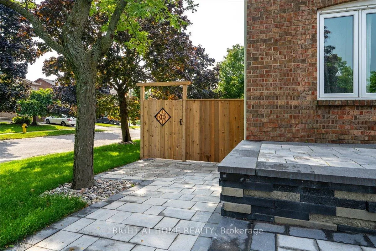 Photo 25 of 533 Braeburn Crescent, Pickering, Amberlea — HOMEH