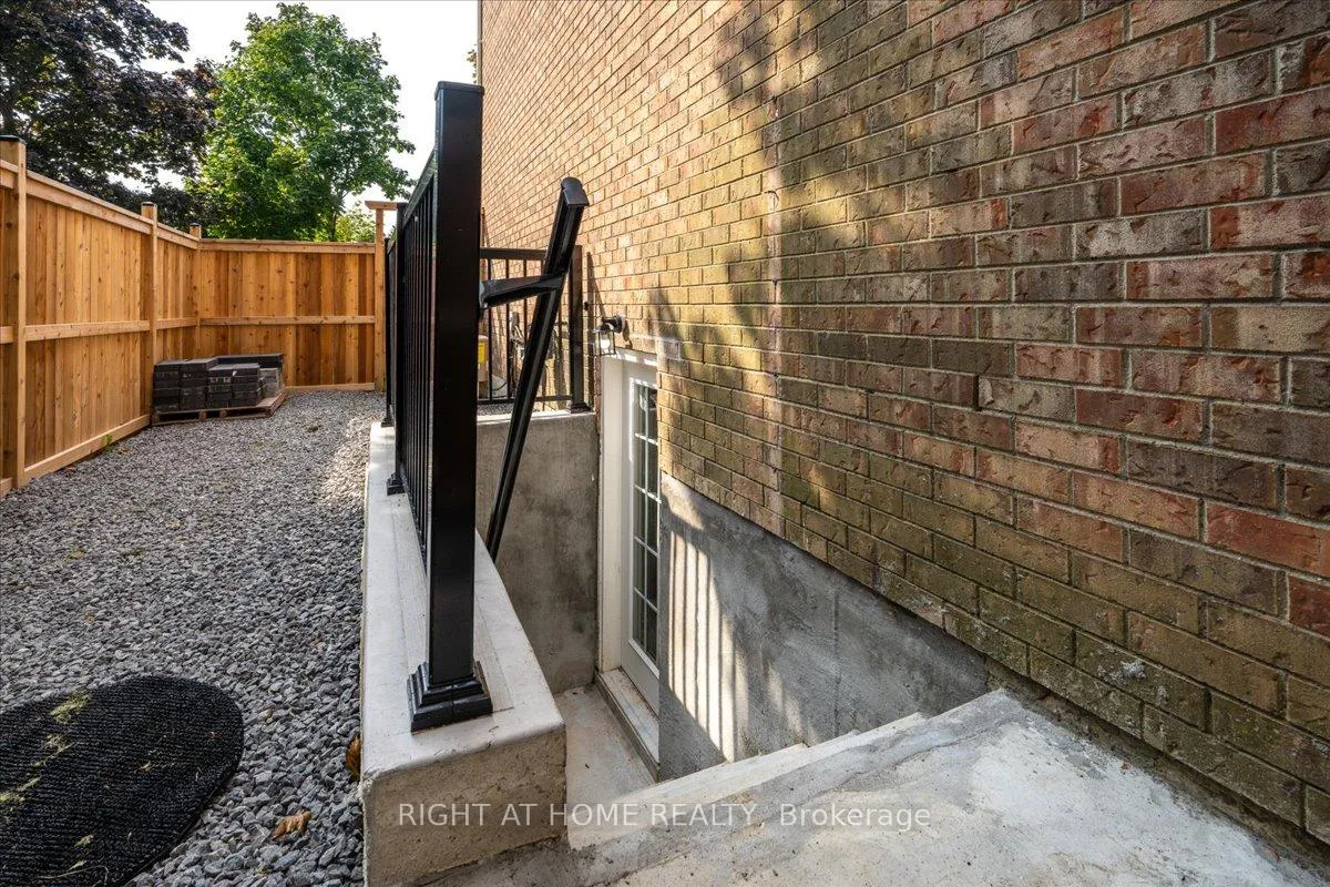 Photo 26 of 533 Braeburn Crescent, Pickering, Amberlea — HOMEH