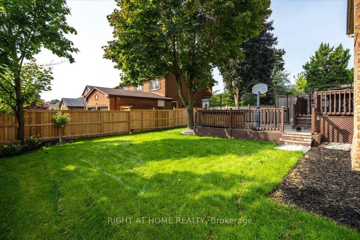 Photo 28 of 533 Braeburn Crescent, Pickering, Amberlea — HOMEH