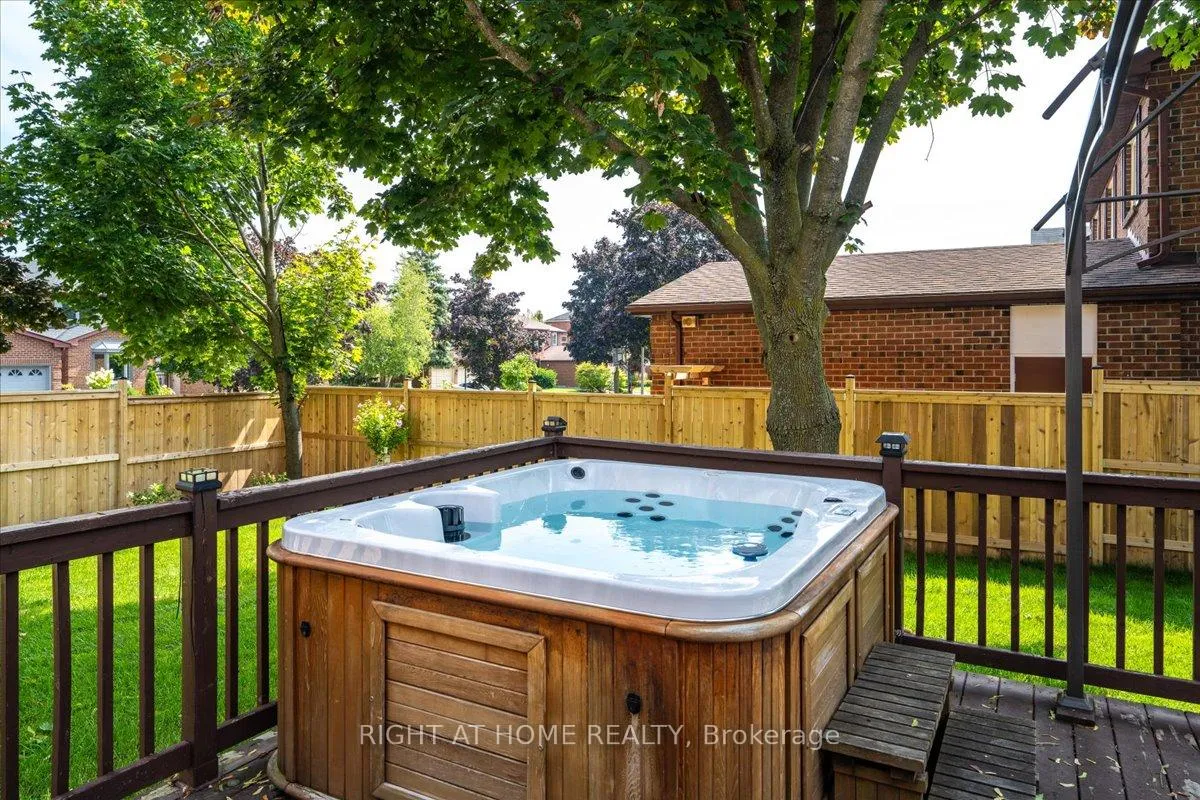 Photo 29 of 533 Braeburn Crescent, Pickering, Amberlea — HOMEH