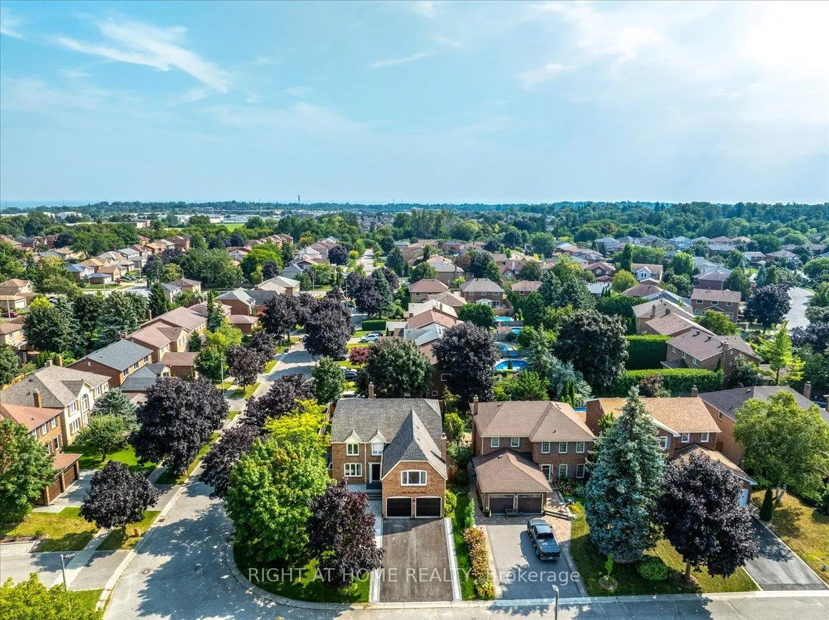Photo 30 of 533 Braeburn Crescent, Pickering, Amberlea — HOMEH