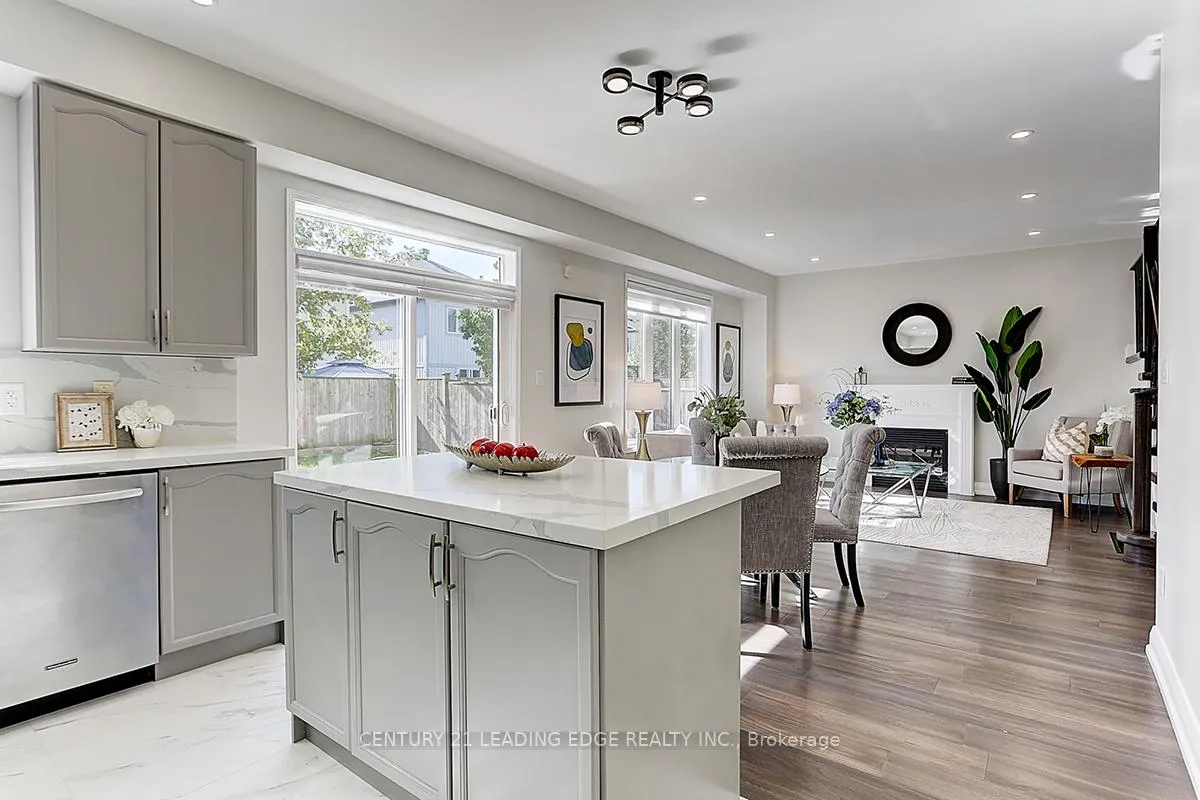 Photo 25 of 71 Robert Attersley Drive E, Whitby, Taunton North — HOMEH