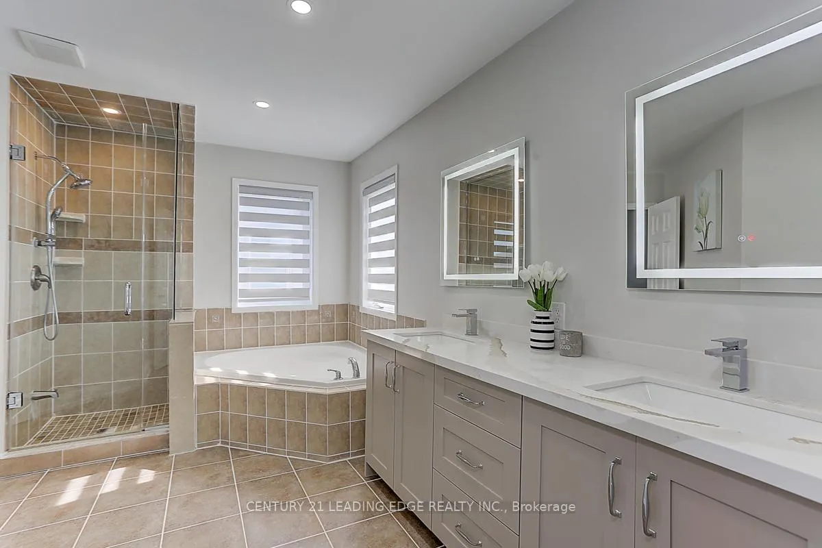 Photo 33 of 71 Robert Attersley Drive E, Whitby, Taunton North — HOMEH