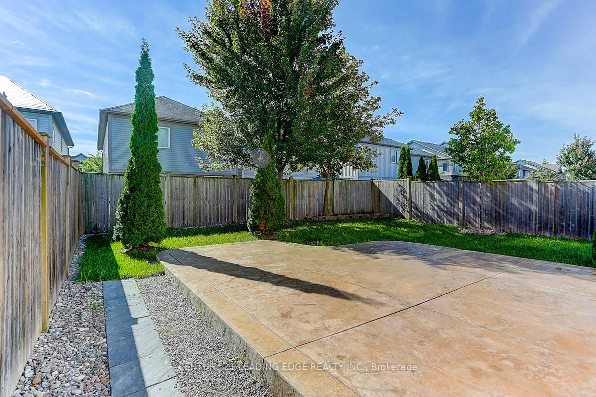 Photo 39 of 71 Robert Attersley Drive E, Whitby, Taunton North — HOMEH