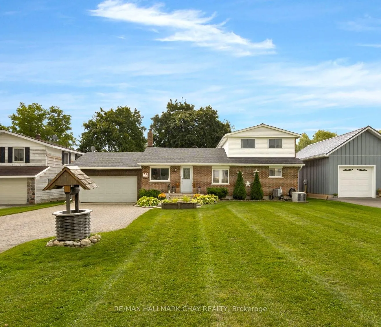 Photo 2 of 39 Elizabeth Street W, Clearview, Creemore — HOMEH