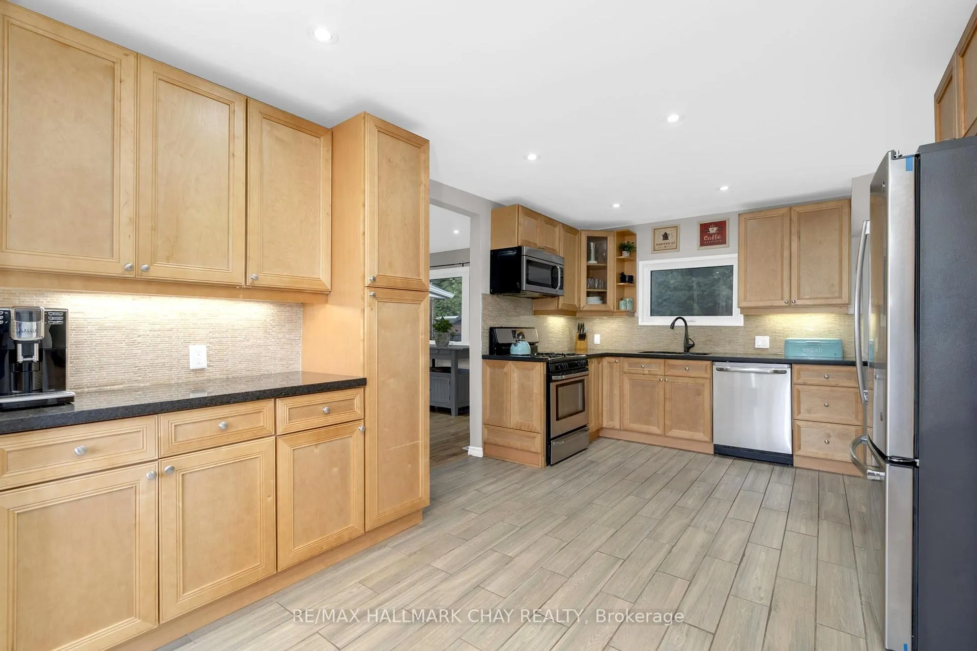 Photo 5 of 39 Elizabeth Street W, Clearview, Creemore — HOMEH