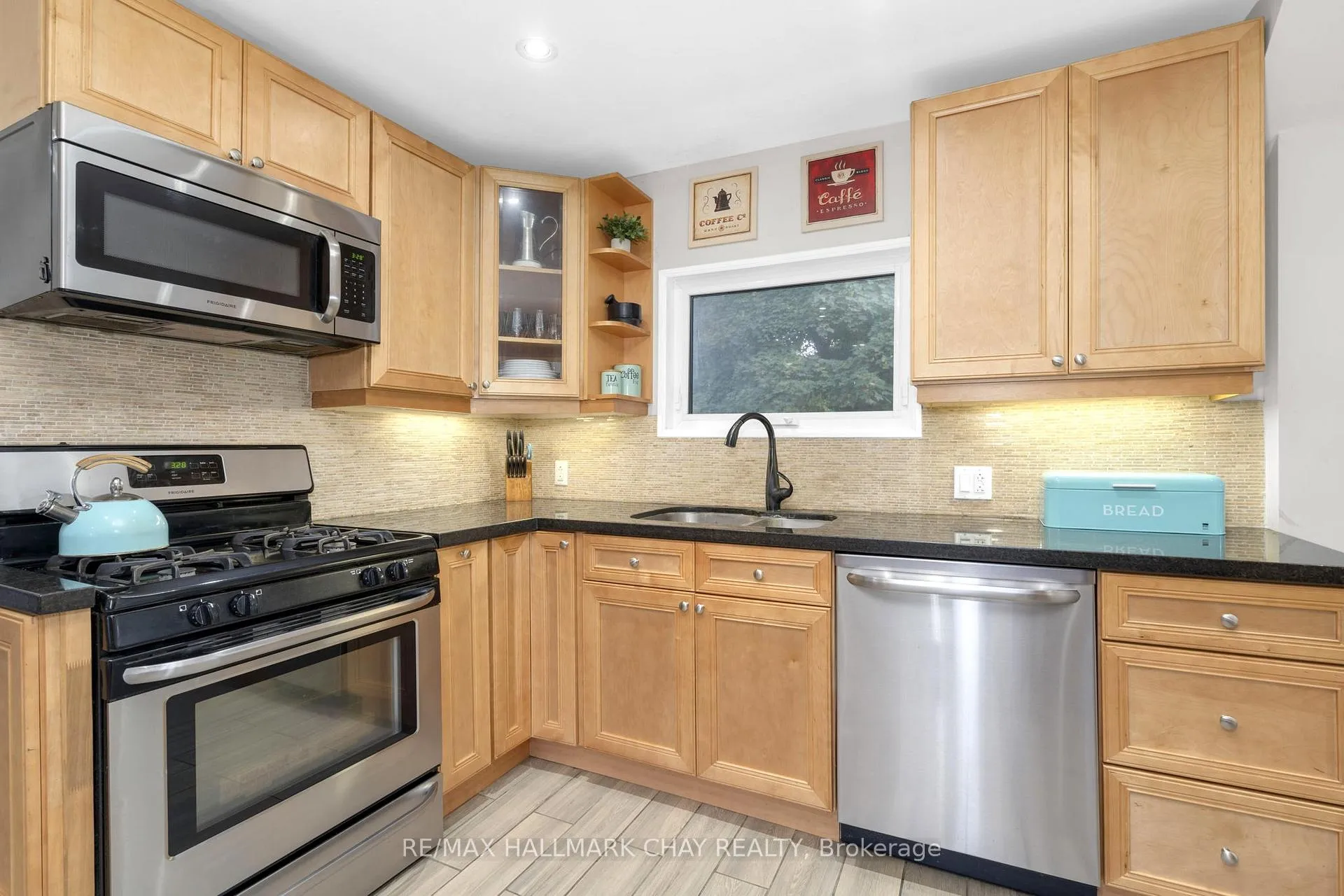 Photo 6 of 39 Elizabeth Street W, Clearview, Creemore — HOMEH