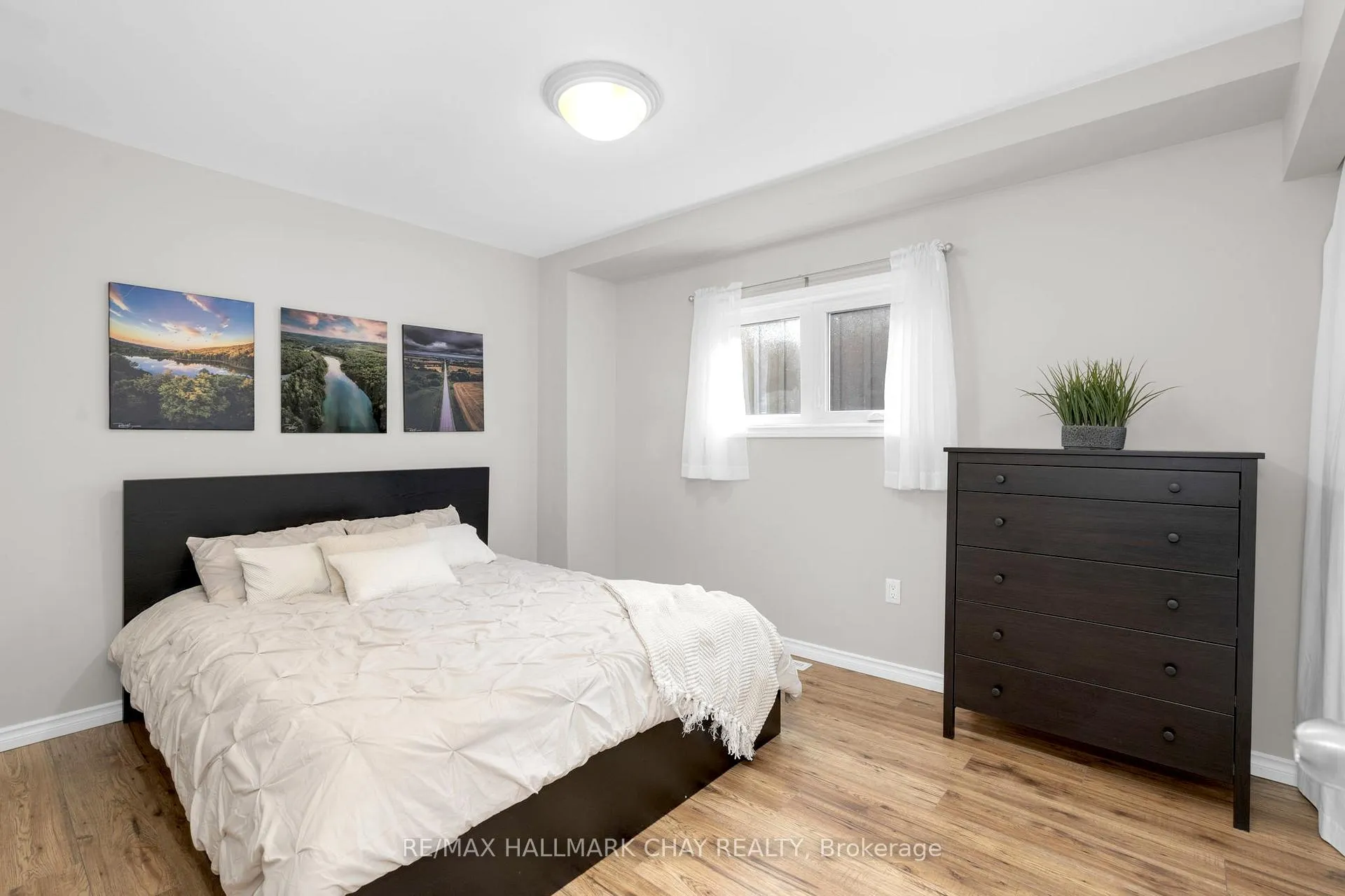 Photo 11 of 39 Elizabeth Street W, Clearview, Creemore — HOMEH