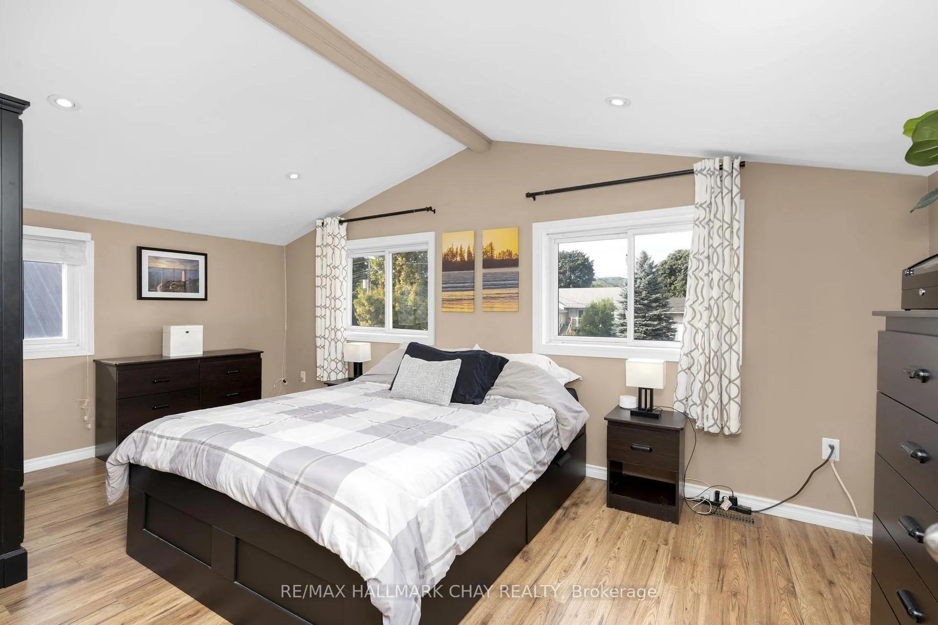 Photo 16 of 39 Elizabeth Street W, Clearview, Creemore — HOMEH