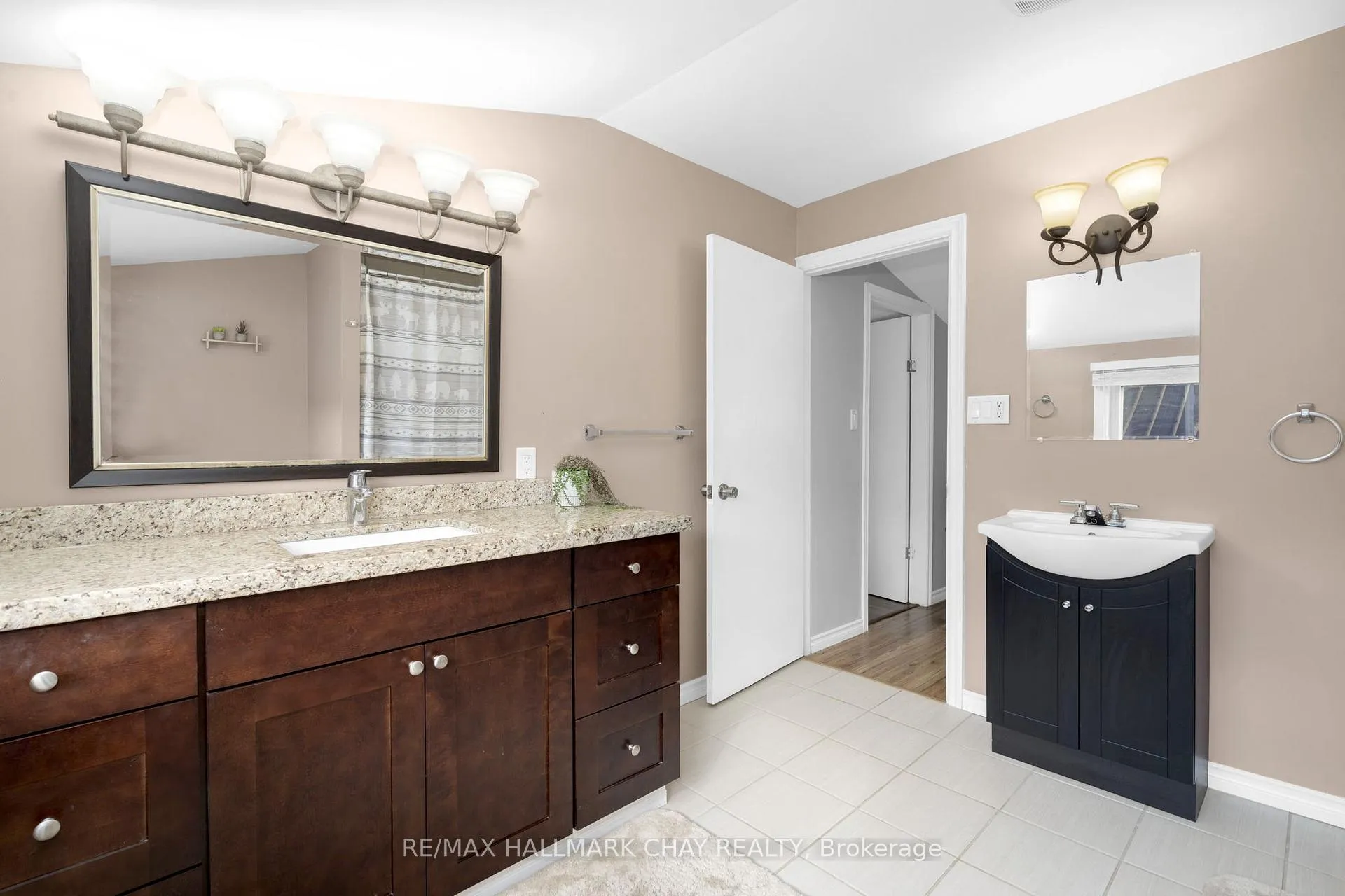 Photo 19 of 39 Elizabeth Street W, Clearview, Creemore — HOMEH