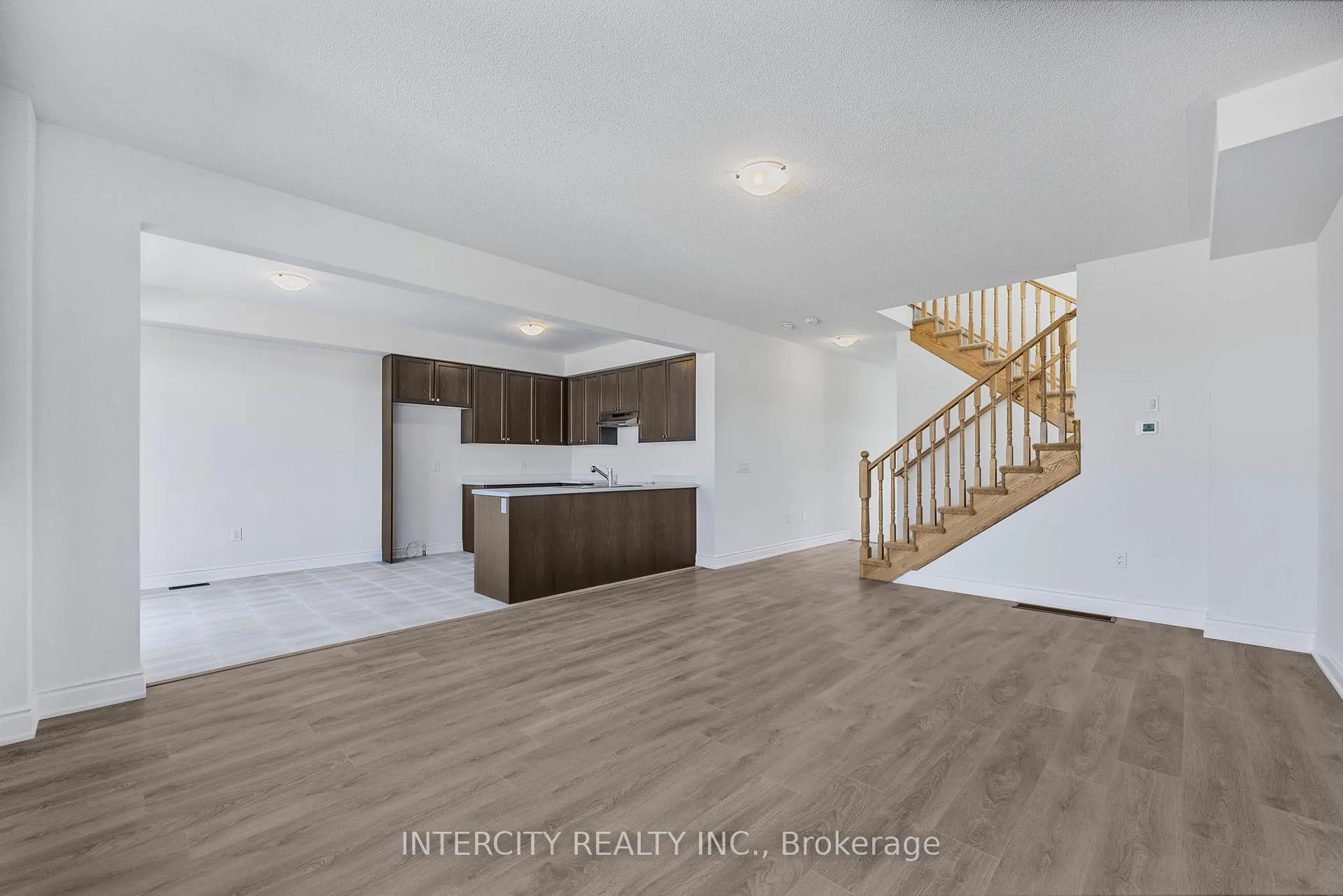 Photo 11 of 17 Mission Street, Wasaga Beach — HOMEH