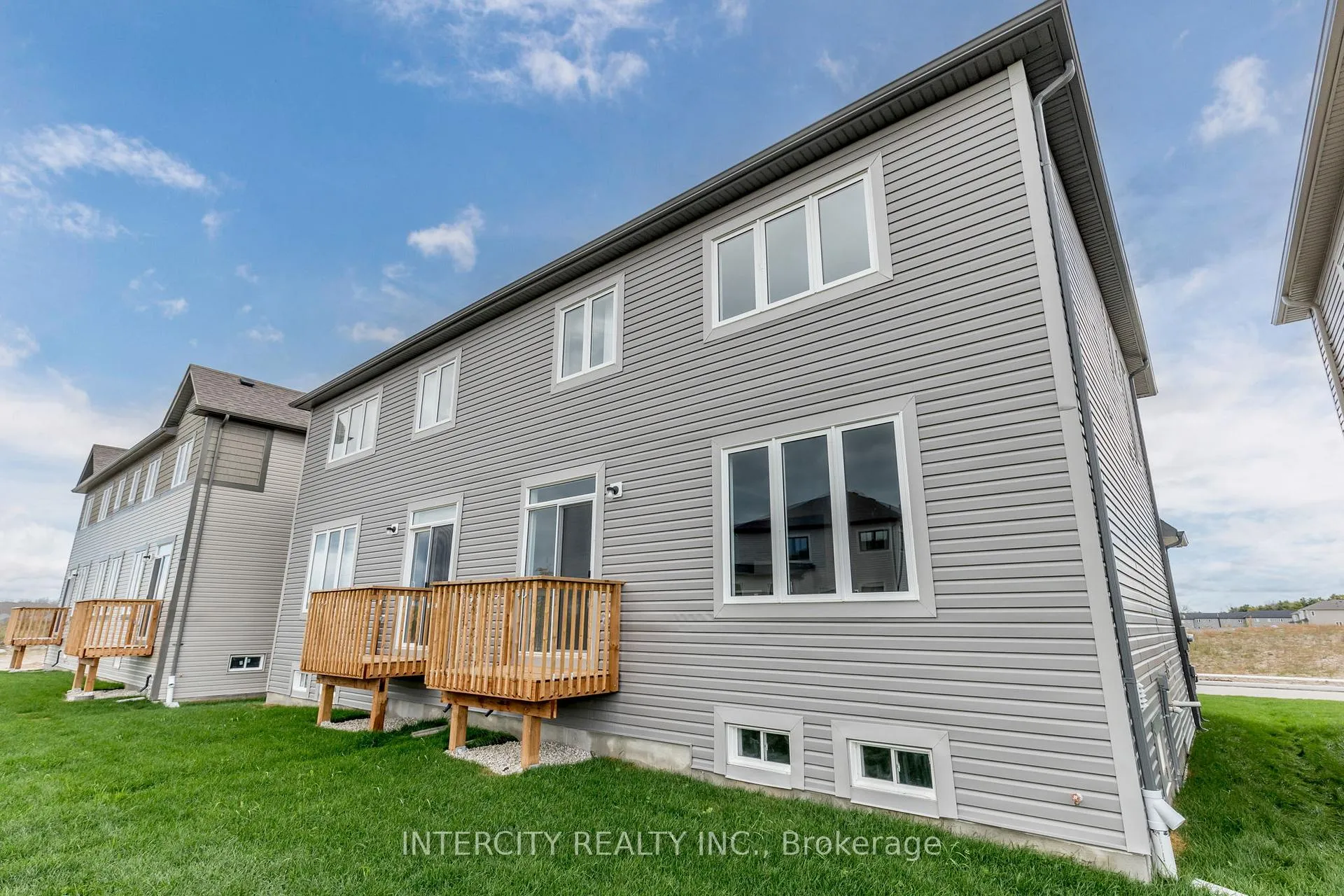 Photo 34 of 17 Mission Street, Wasaga Beach — HOMEH