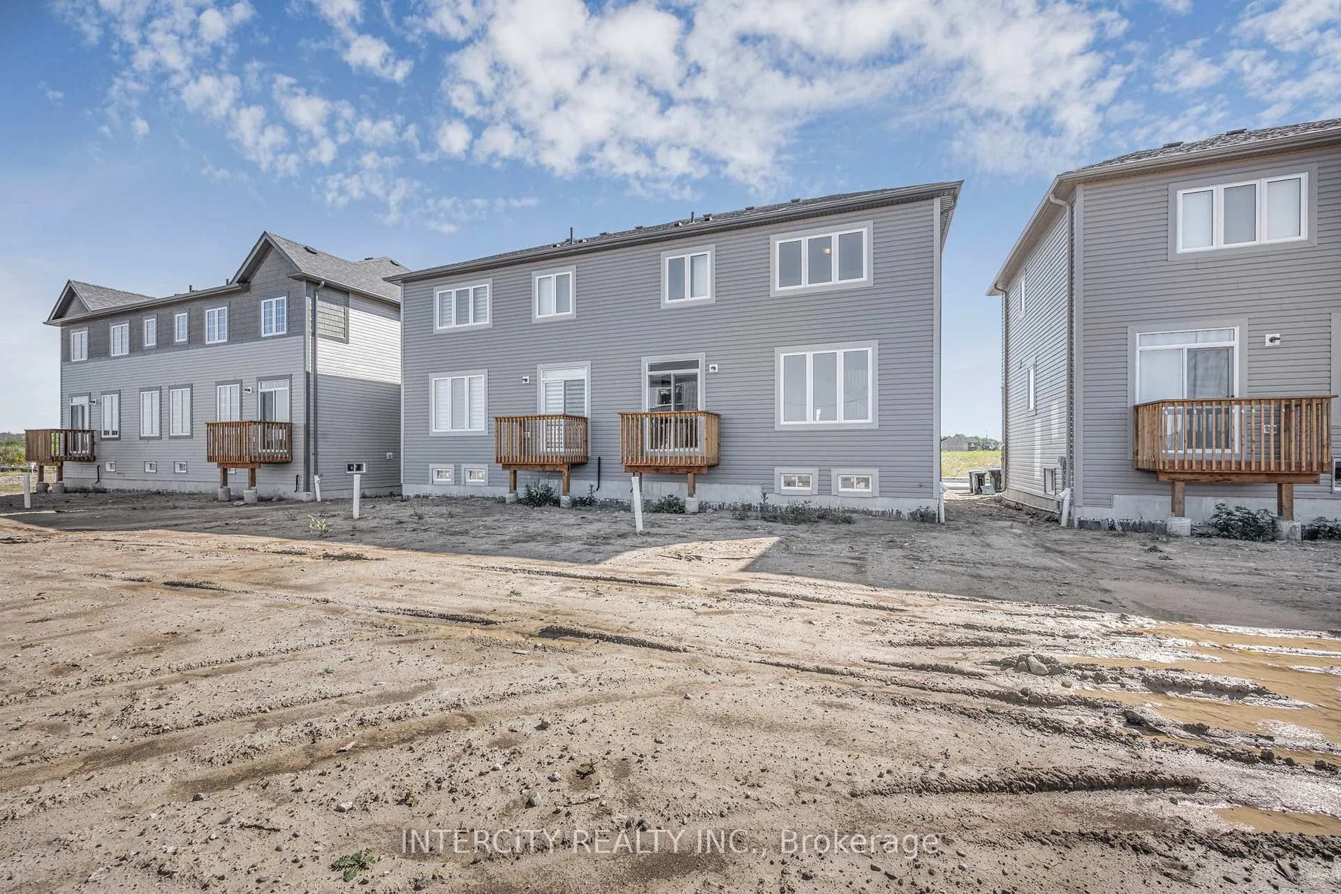 Photo 36 of 17 Mission Street, Wasaga Beach — HOMEH