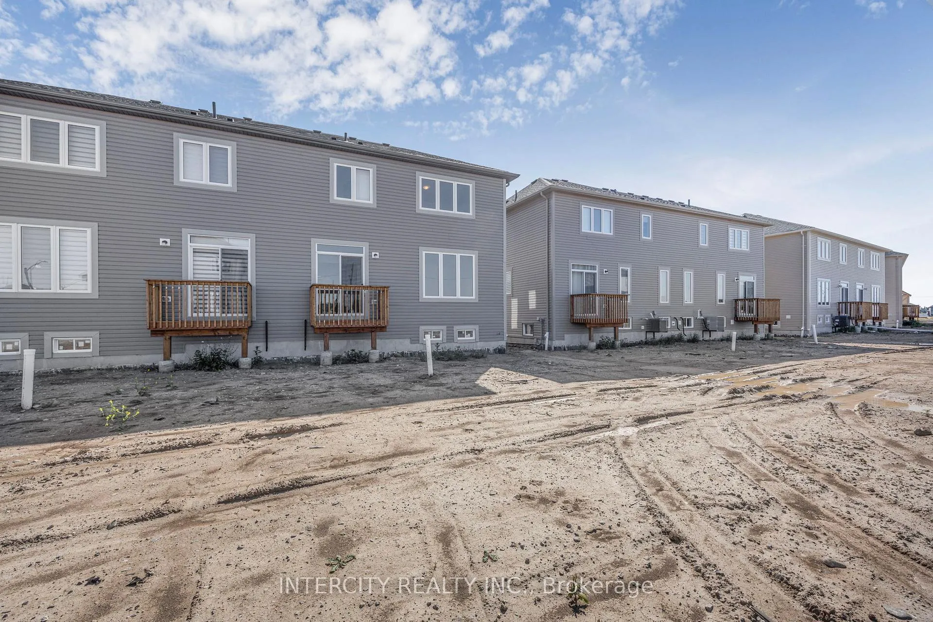 Photo 37 of 17 Mission Street, Wasaga Beach — HOMEH