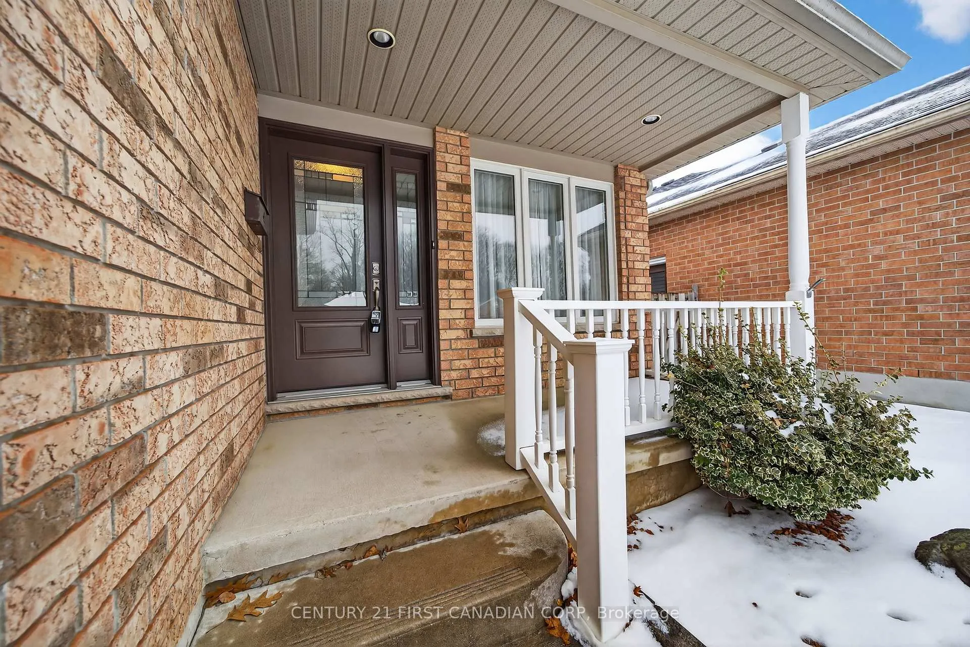 Photo 3 of 33 Juniper Crescent, Strathroy-Caradoc, SE — HOMEH