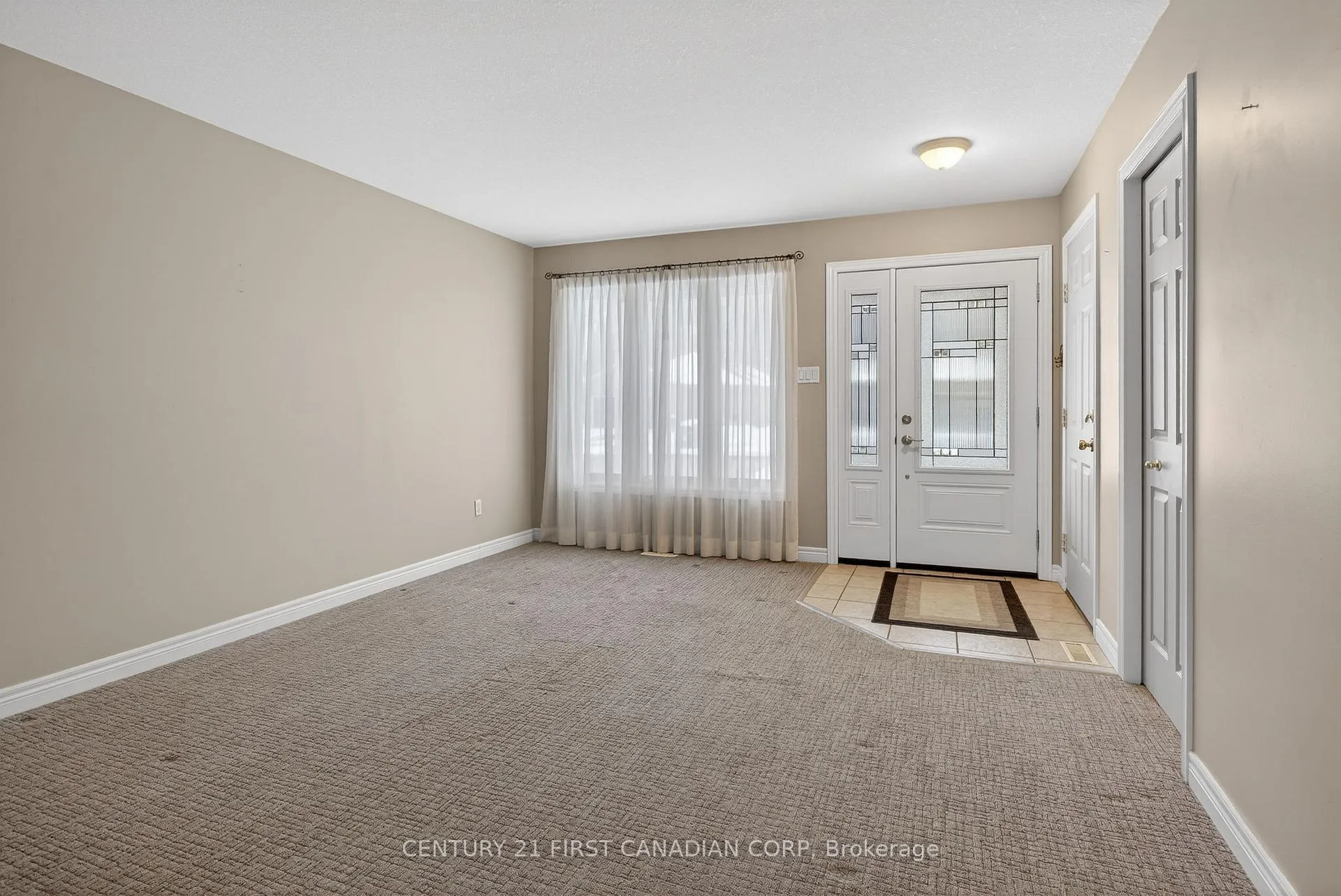 Photo 4 of 33 Juniper Crescent, Strathroy-Caradoc, SE — HOMEH