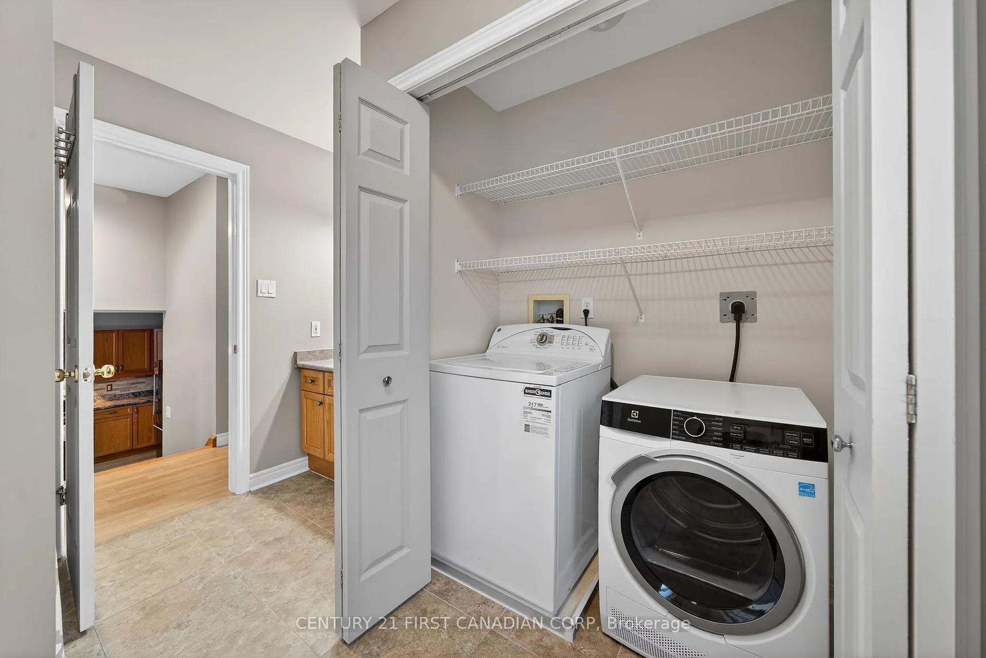 Photo 17 of 33 Juniper Crescent, Strathroy-Caradoc, SE — HOMEH