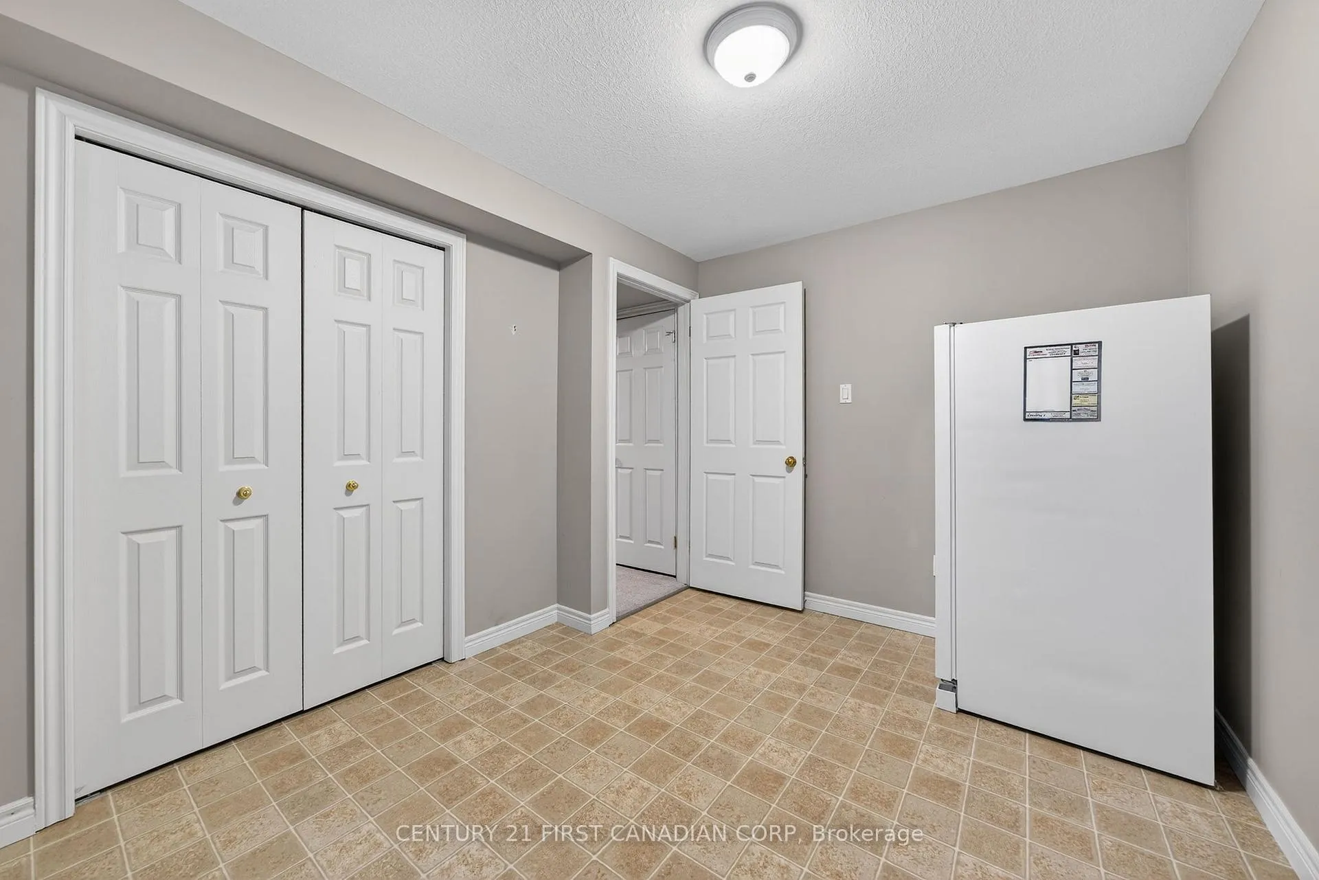 Photo 21 of 33 Juniper Crescent, Strathroy-Caradoc, SE — HOMEH