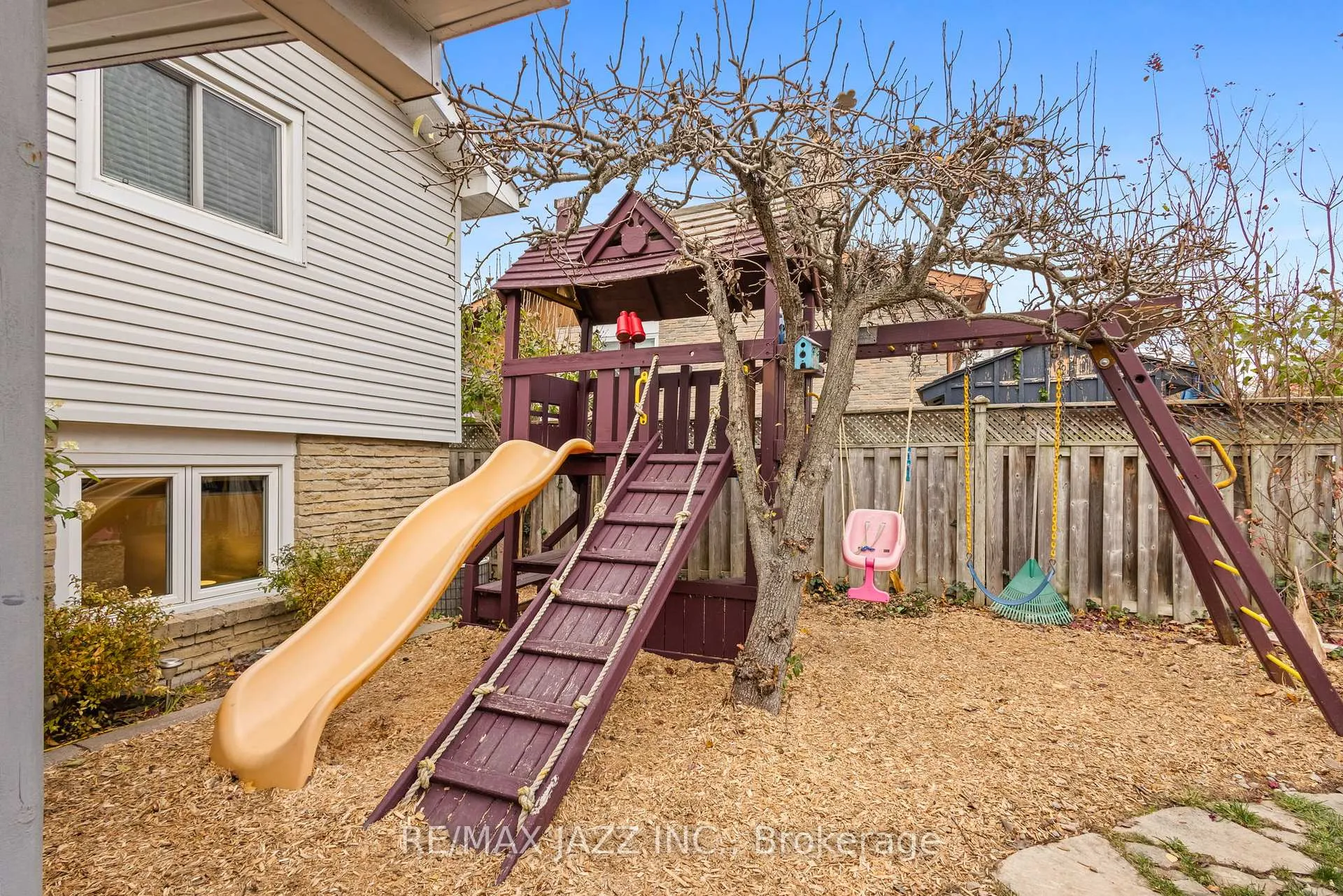 Photo 37 of 23 Pilkington Crescent, Whitby, Pringle Creek — HOMEH