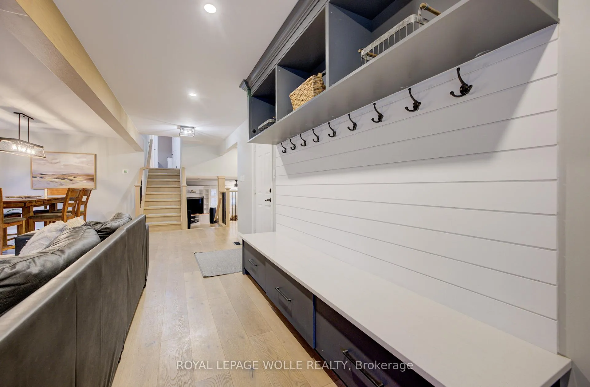 Photo 5 of 1 Edgewood Court, Wellesley — HOMEH