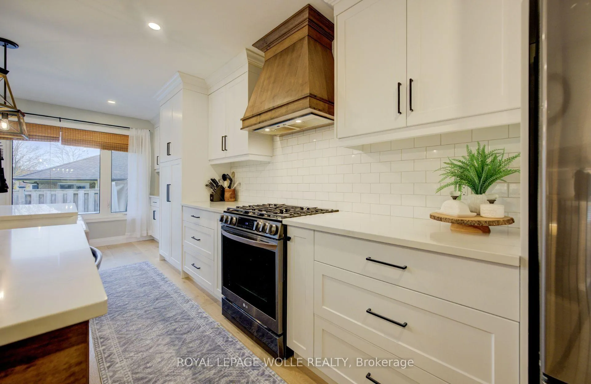 Photo 11 of 1 Edgewood Court, Wellesley — HOMEH