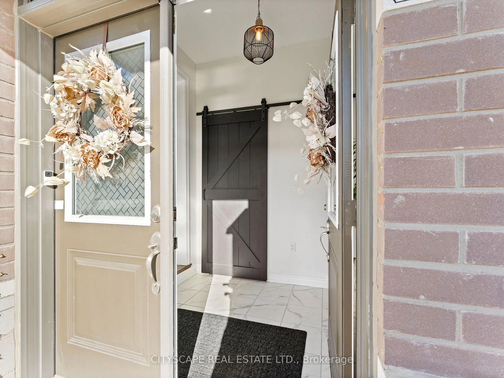 Photo 2 of 24 Hahn Street, Whitby, Williamsburg — HOMEH