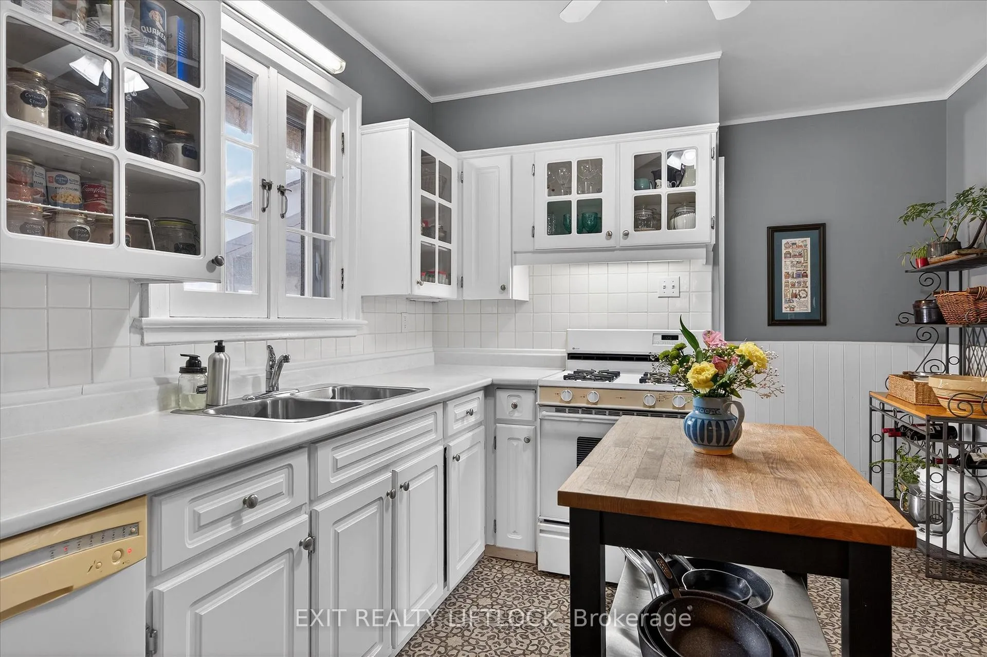 Photo 16 of 1514 Monaghan Road, Peterborough, Town Ward 3 — HOMEH