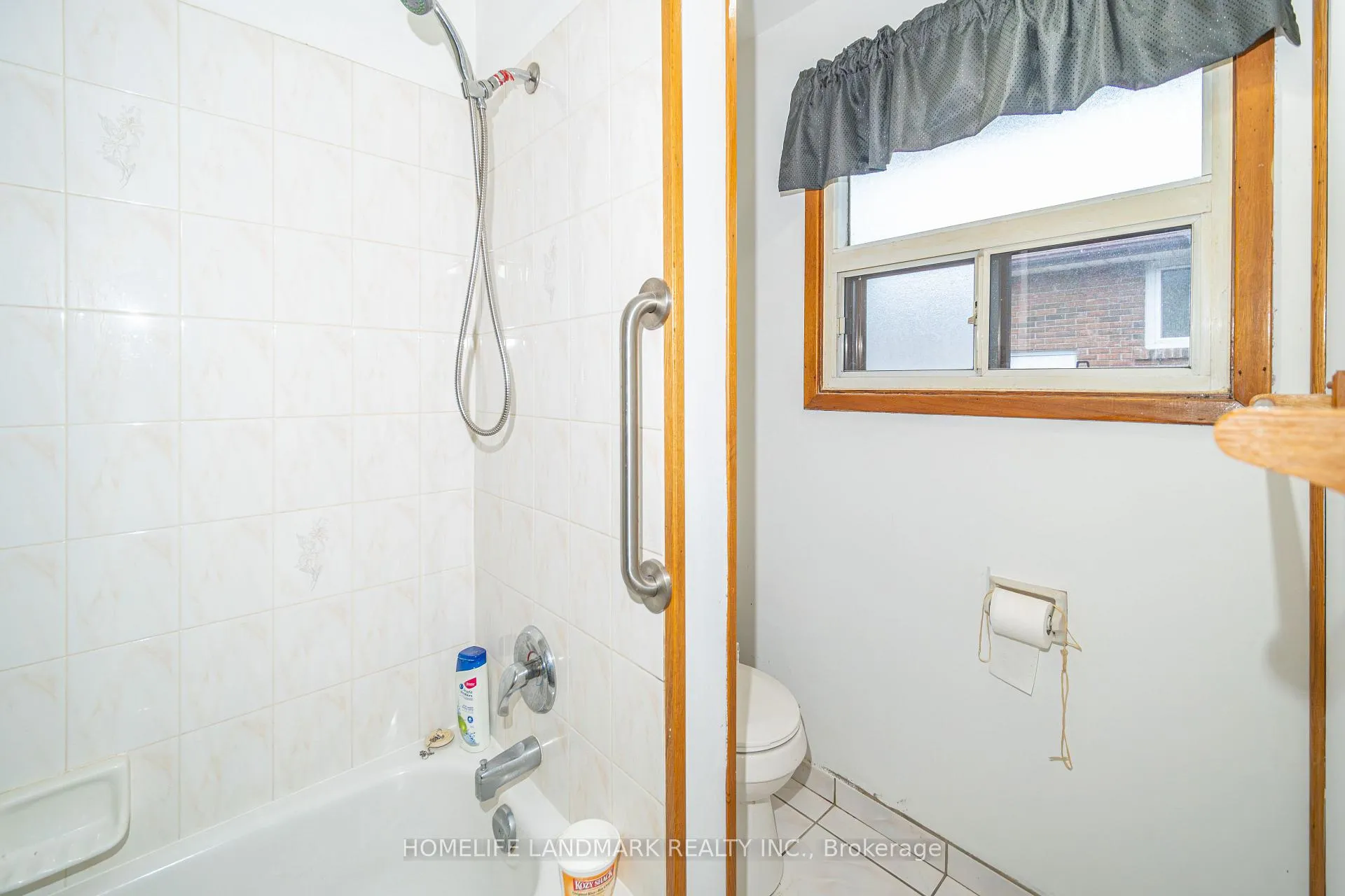 Photo 11 of 81 cromwell Avenue, Oshawa, Vanier — HOMEH