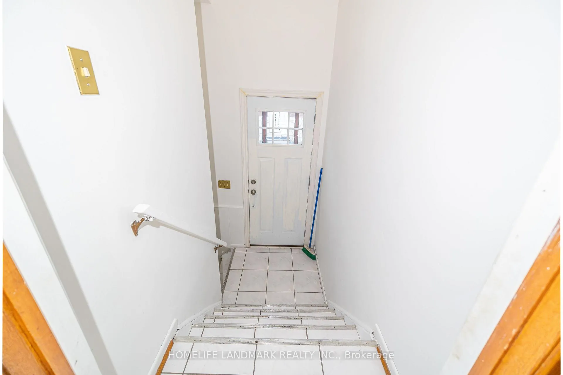 Photo 12 of 81 cromwell Avenue, Oshawa, Vanier — HOMEH
