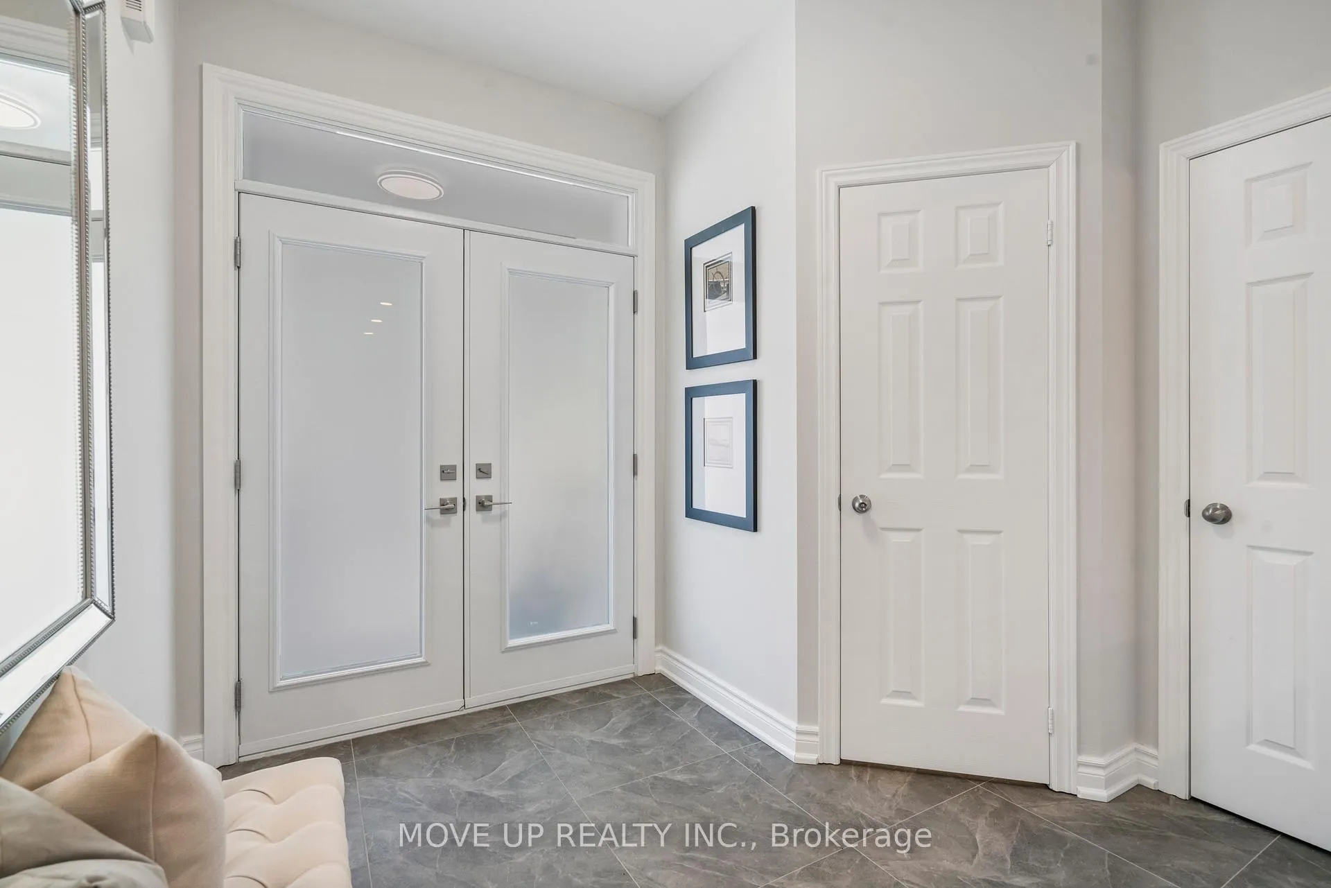Photo 4 of 148 Gesher Crescent, Vaughan, Patterson — HOMEH