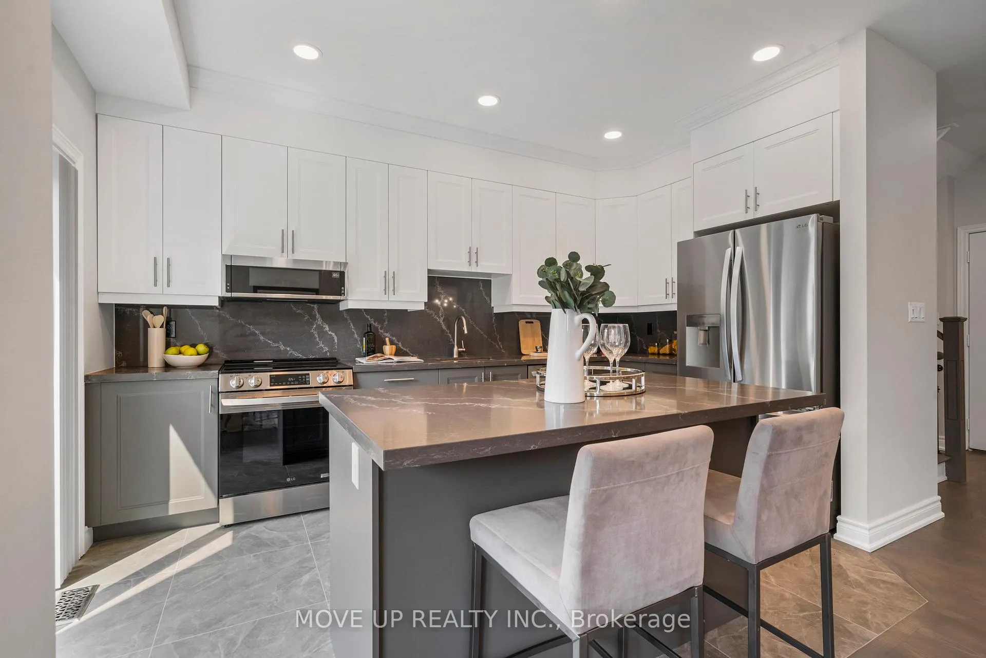 Photo 11 of 148 Gesher Crescent, Vaughan, Patterson — HOMEH