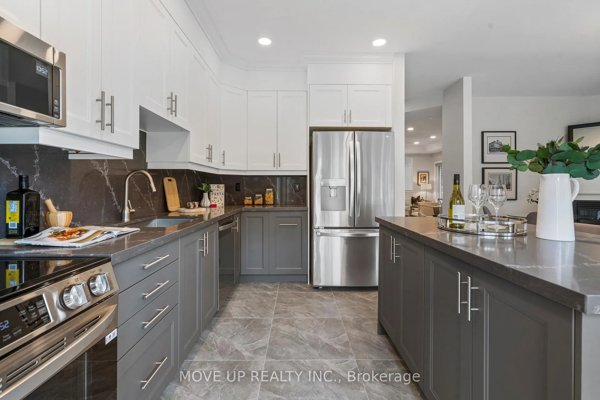Photo 12 of 148 Gesher Crescent, Vaughan, Patterson — HOMEH