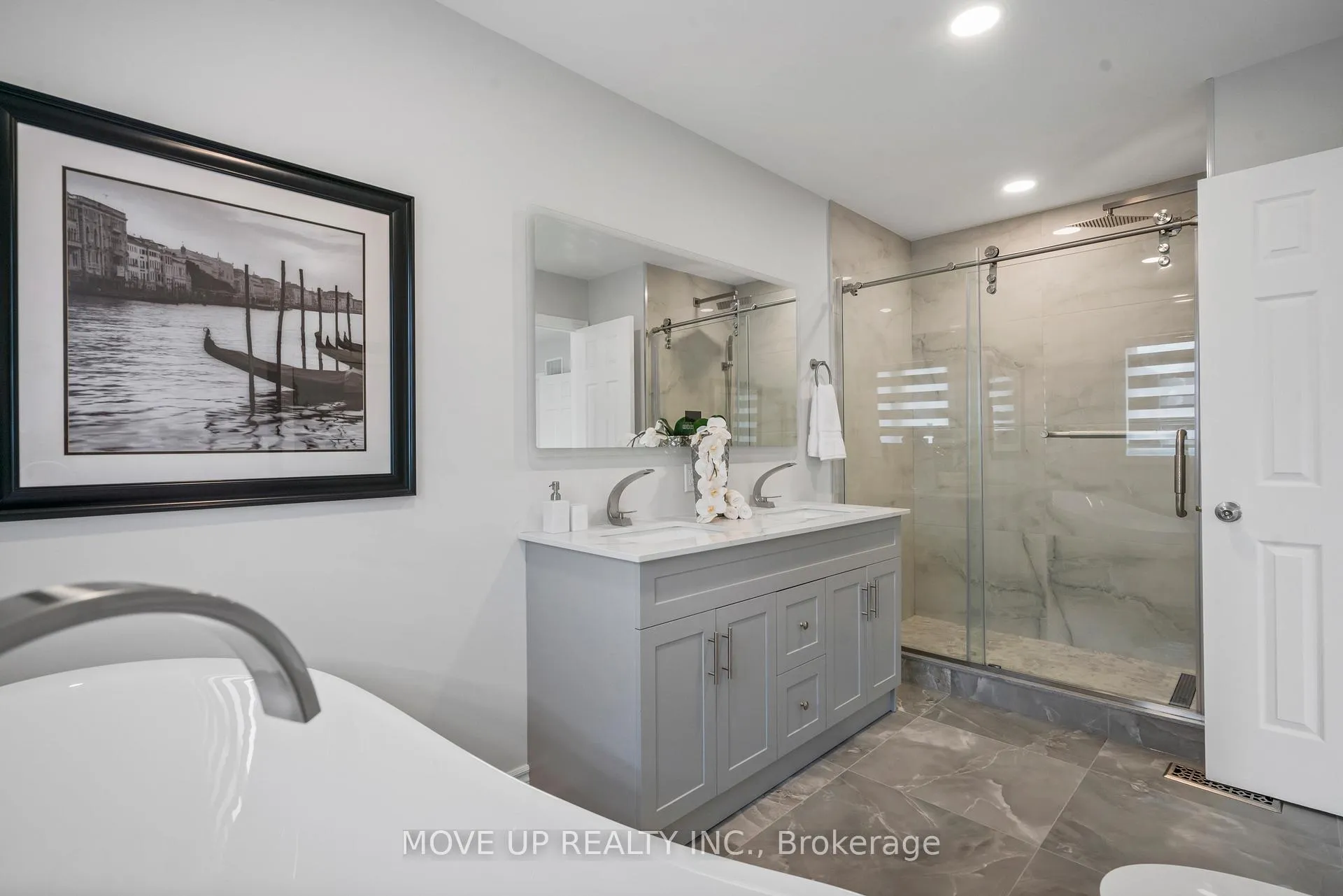 Photo 20 of 148 Gesher Crescent, Vaughan, Patterson — HOMEH