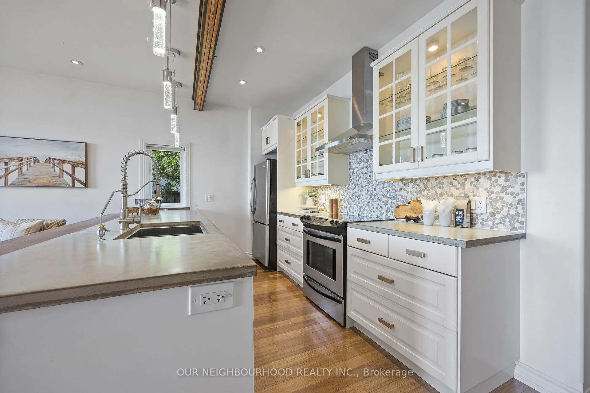 Photo 6 of 81 Cedar Crest Beach Road, Clarington, Bowmanville — HOMEH