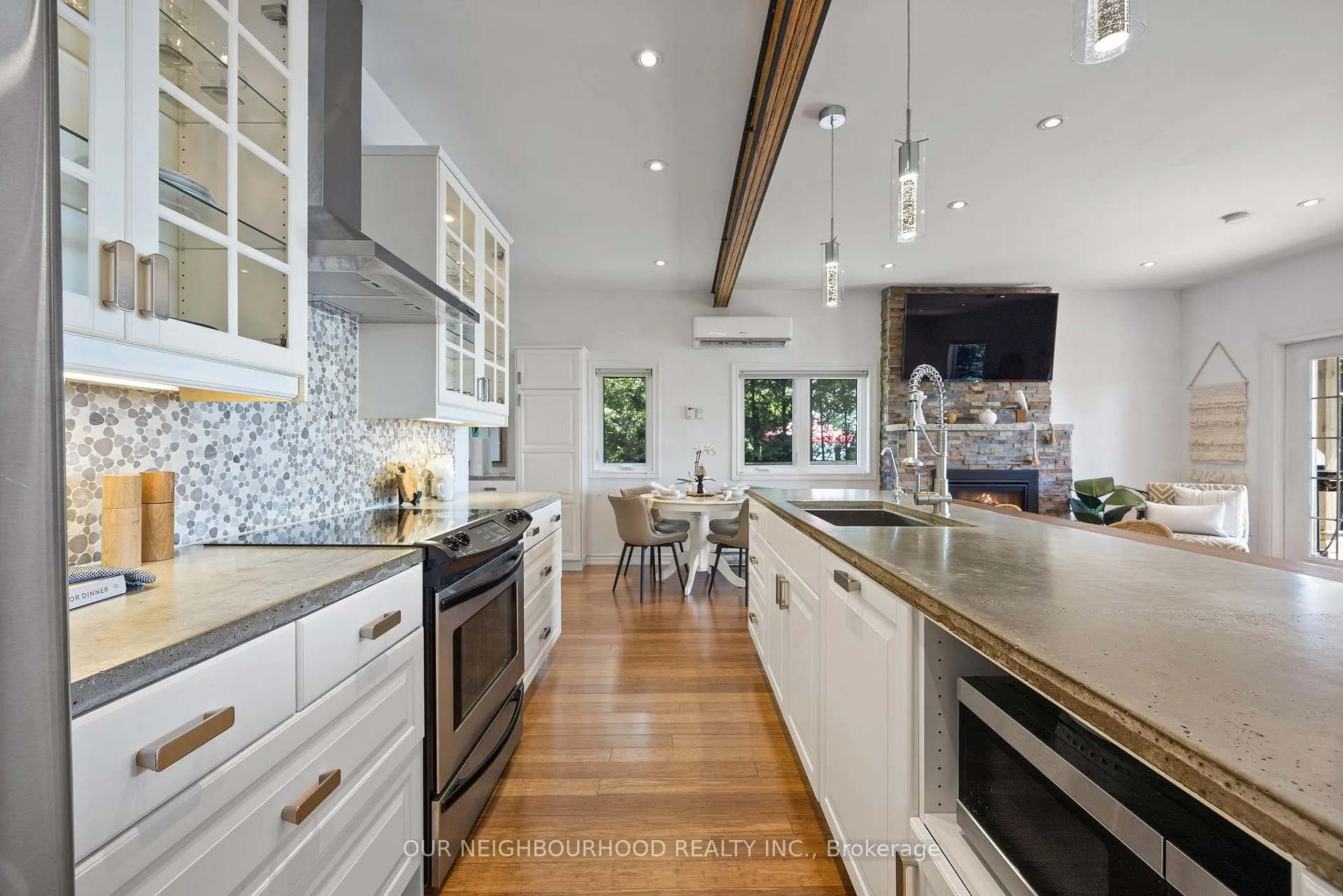 Photo 8 of 81 Cedar Crest Beach Road, Clarington, Bowmanville — HOMEH