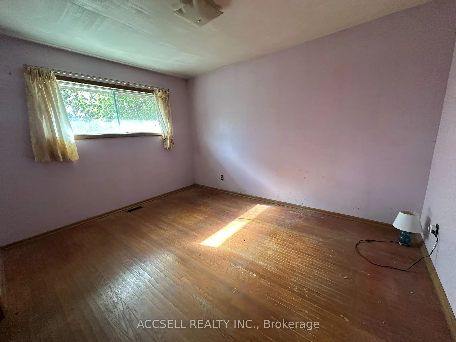 Photo 5 of 227 Dixon Street, Kitchener — HOMEH
