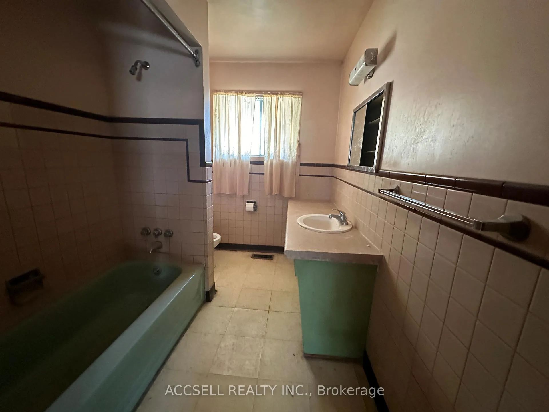 Photo 7 of 227 Dixon Street, Kitchener — HOMEH