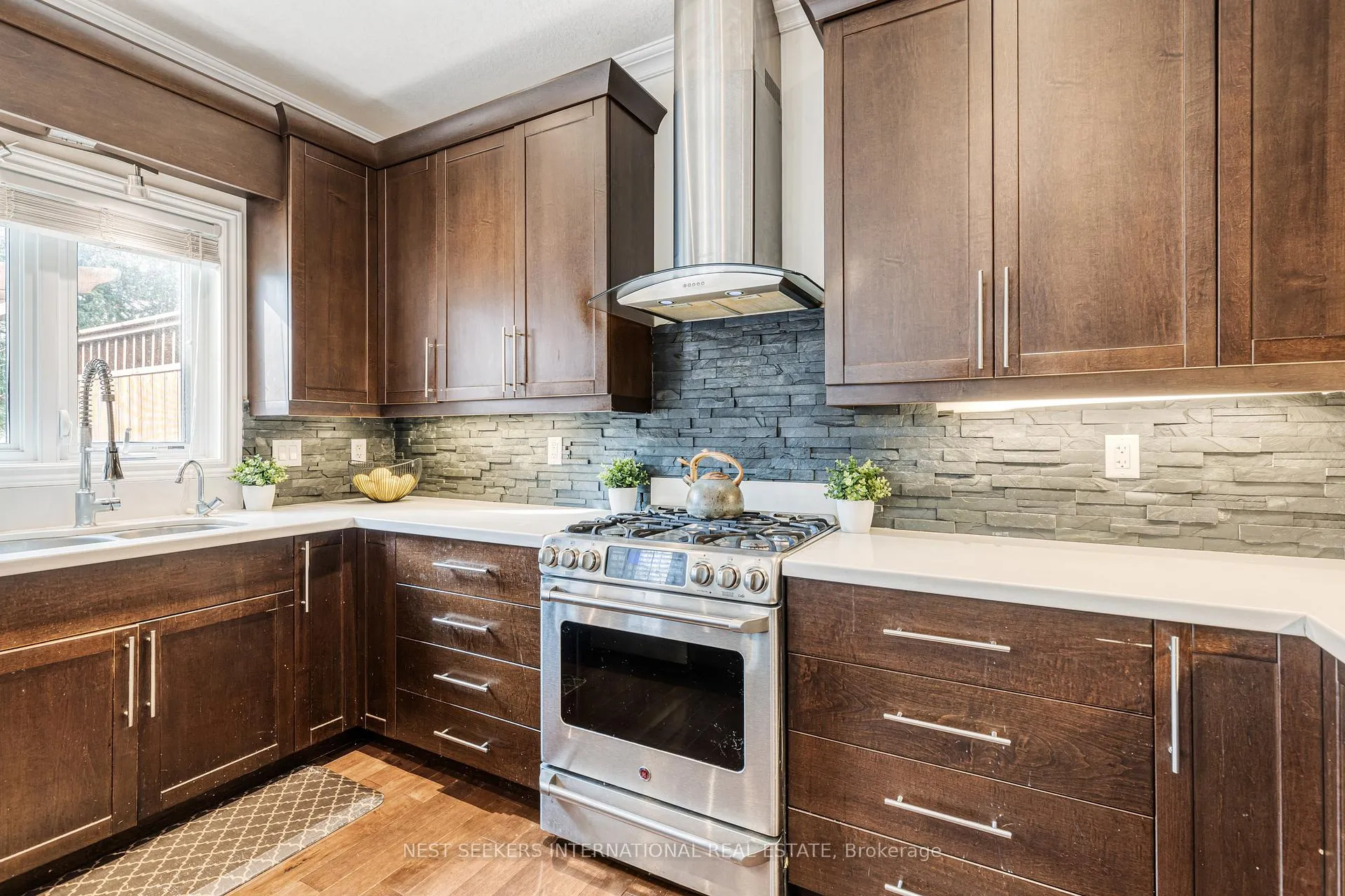 Photo 18 of 967 Doon Village Road, Kitchener — HOMEH