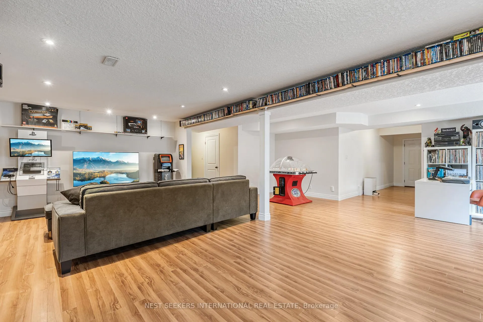 Photo 33 of 967 Doon Village Road, Kitchener — HOMEH