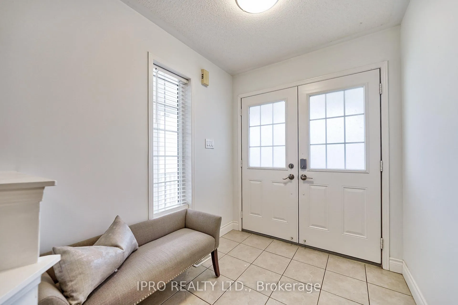 Photo 5 of 1638 Coldstream Drive, Oshawa, Taunton — HOMEH