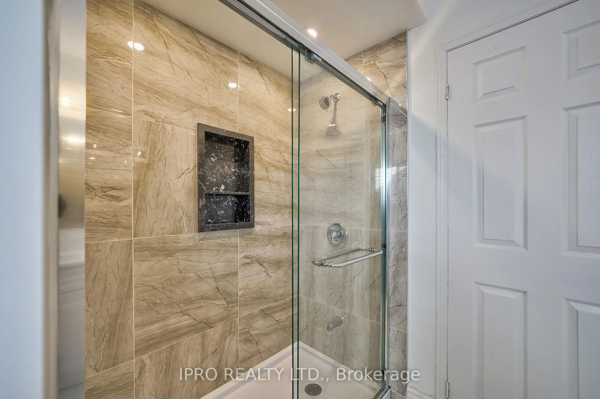 Photo 32 of 1638 Coldstream Drive, Oshawa, Taunton — HOMEH