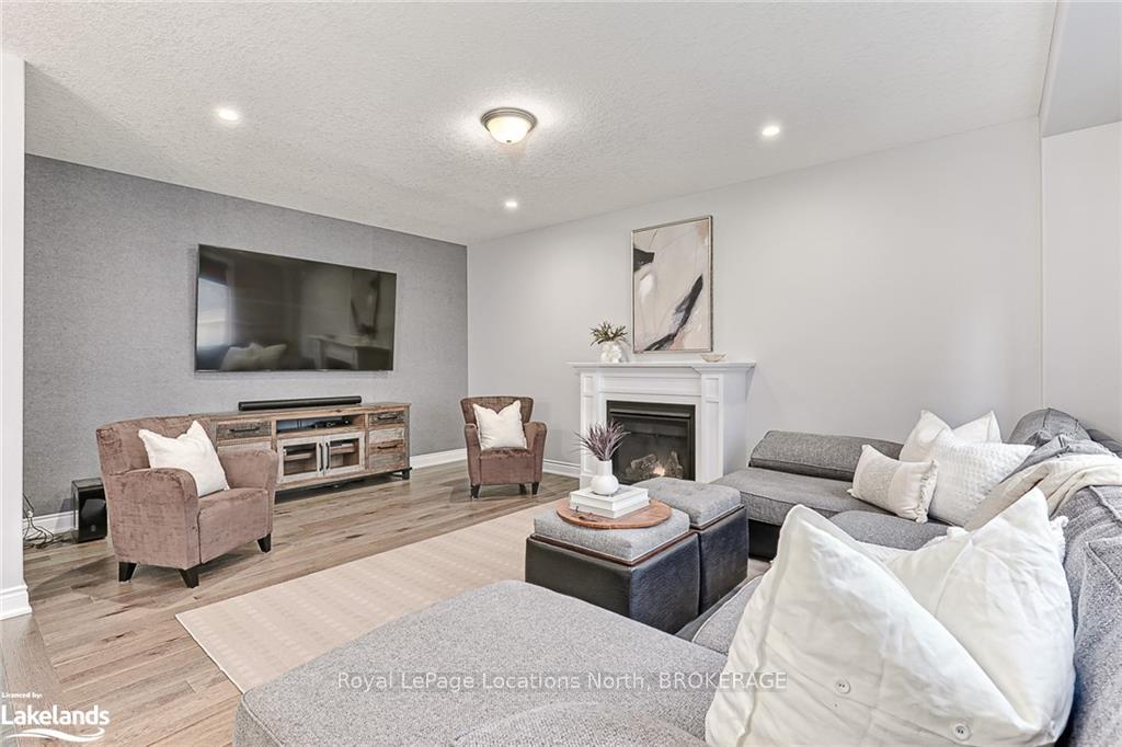 Photo 6 of 31 Gilpin Crescent, Collingwood — HOMEH